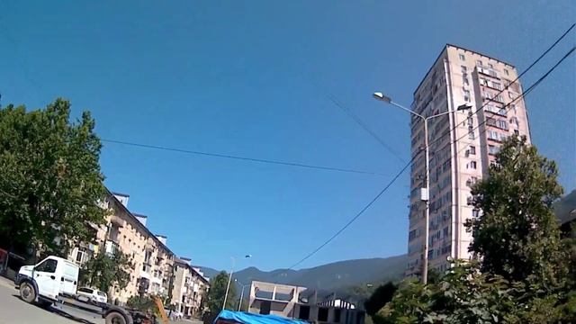 Гагра июль 2021. По ул. Демерджипа через ул. Абазгаа на Гагрский рынок ) смотреть онлайн