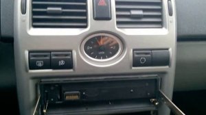 как достать автомагнитолу