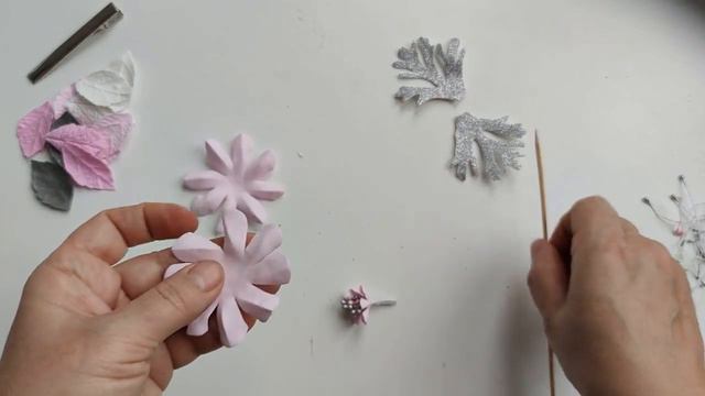 Цветы из фоамирана на заколке от Аллы Шворак