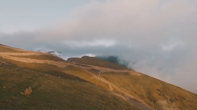 Закат в горах на курорте Роза Хутор