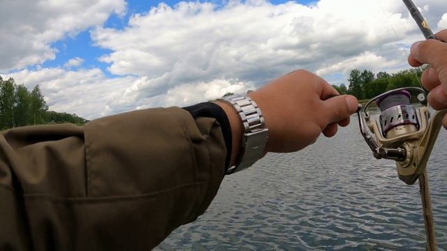 Кинул ПОПЛАВОК за ТРАВУ , ПОКЛЁВКА СРАЗУ ! К такой рыбалке я был готов ! смотреть онлайн