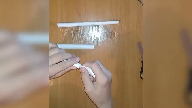 КАК СДЕЛАТЬ ПРОСТОЙ СТРЕЛЯЮЩИЙ БУМАЖНЫЙ ПИСТОЛЕТ #2