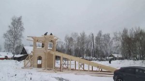 + 2016 г Как обустраивали в Лузе перед Новым годом площадь у Универмага