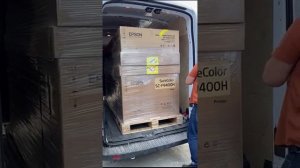 Новый Epson SureColor SC-F9400H приехал к своему хозяину