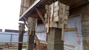 Бетонные столбы для опоры балкона