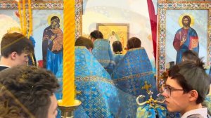 Митрополит Игнатий совершил Божественную литургию и заупокойную панихиду в храме иконы Божьей Матер