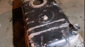 Как устранить течь бензобака с помощью сварки не пропаривая его горячим паром