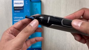 How to Remove and Insert the Philips Nose Ear and Eyebrow Trimmer -NT3650/16