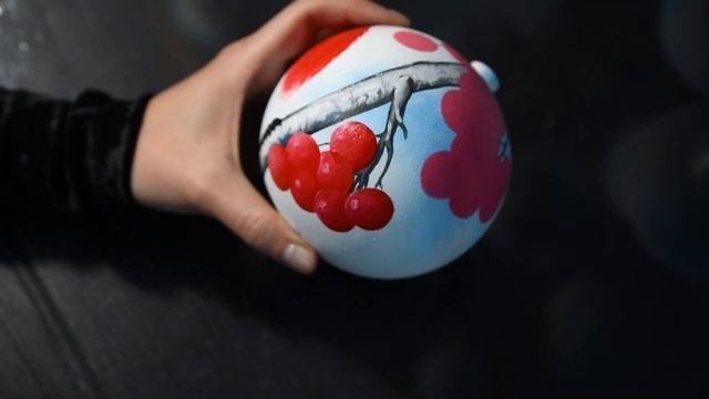 Роспись стеклянной елочной игрушки смотреть онлайн