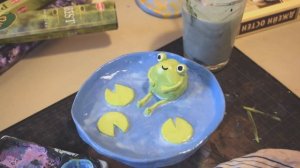 три тарелки из глины ? (лягушка, сердце и грибы )