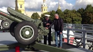 Выстрел из пушки Петропавловской крепости