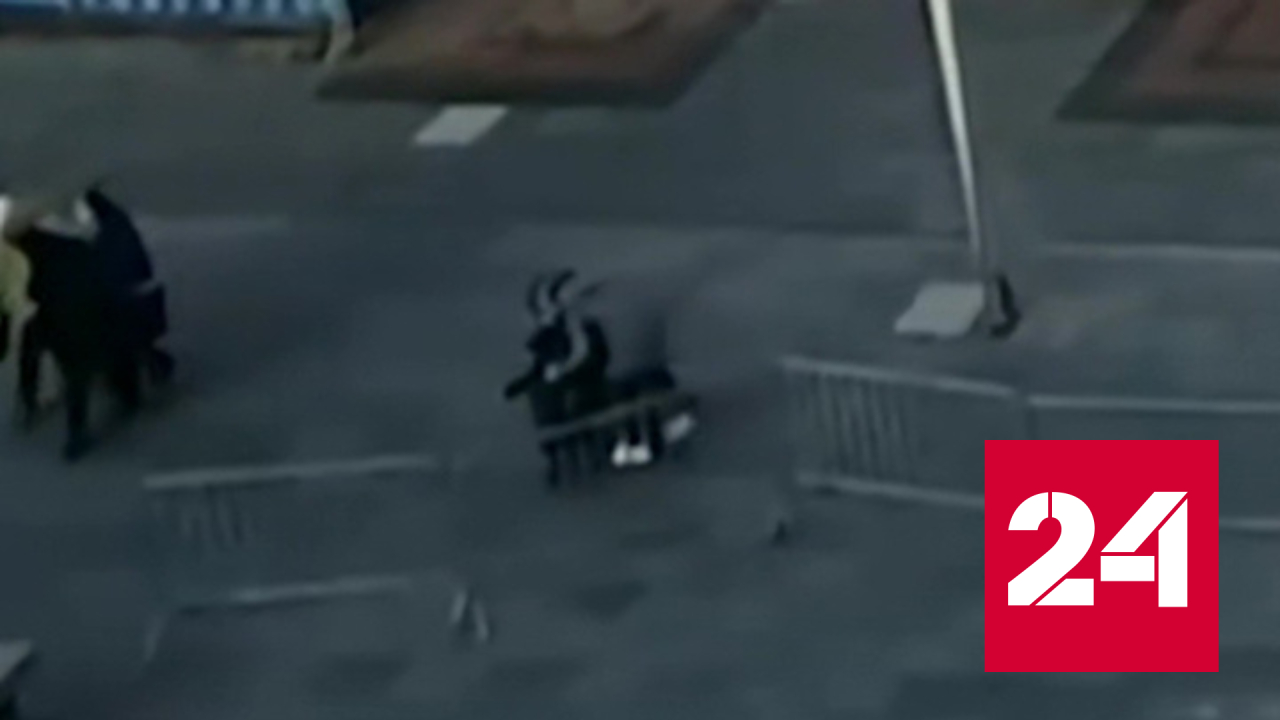 В Белгороде мать закрыла собой детей во время обстрела ВСУ - Россия 24