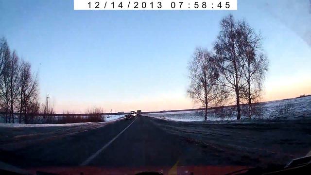 ВАЗ вылетел с трассы смотреть онлайн