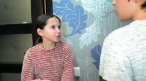 Буква F ПОЗВОНИЛА нам ! Алфавит Лор в реальной жизни !