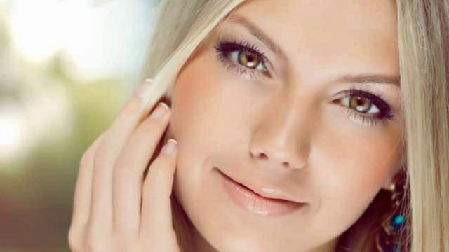 Как выглядеть на 10 лет моложе, хитрости стилистов. Хитрые стилисты. Молодость. смотреть онлайн