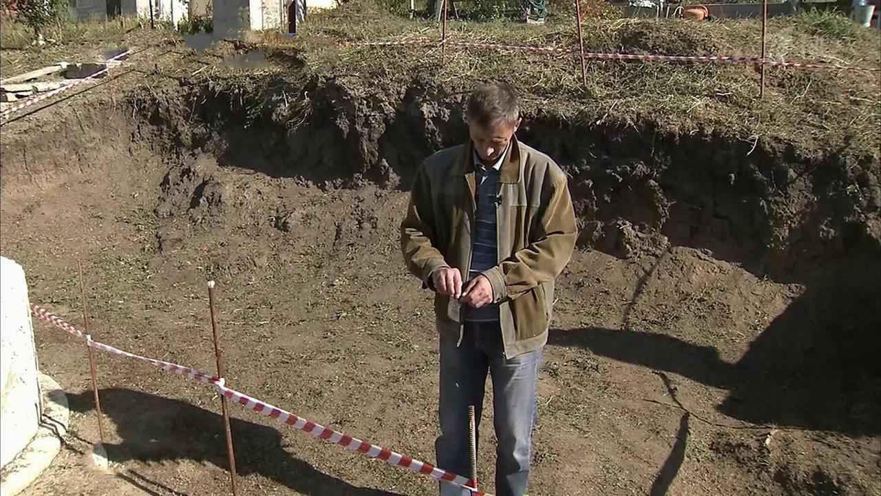 В Волгоградской области мужчина не может построить...за того, что на его участке древнее захоронение