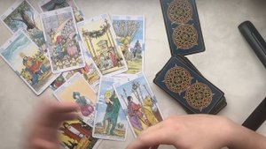 ТАРО/Общается ли он с другими девушками/женщинами? С кем ещё общается? О чем он общается с девушкам