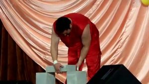 Разбивание шлакоблока рукой.avi
