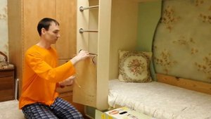 Как сделать лесенку на двухъярусную кровать безопасной для маленького ребёнка!