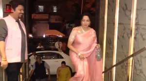 Рекха, Джитендра, Эша Деол прибыли на празднование дня рождения Хемы Малини.