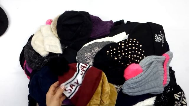 Мешок № 04112 Взрослые шапки. КРЕМ +Экстра Австрия Арт 3066. Вес 15 кг Кол-во 194 шт смотреть онлайн