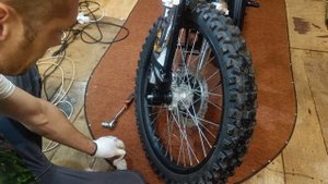 Люфт в переднем колесе. Regulmoto sport PRO 003