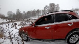 Infinity FX35 против УАЗ Патриот в снегу. Мачо или колхозник?