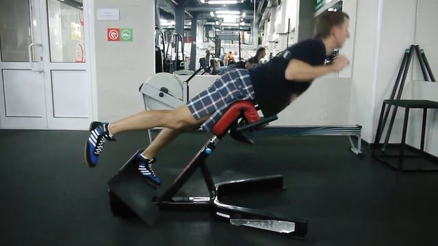 Гиперэкстензия асимметричная, с одной закреплённой ногой смотреть онлайн