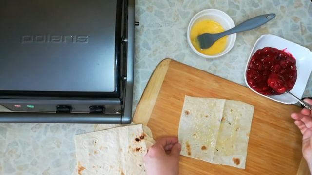 Конвертики из лаваша с вишней. Делюсь рецептом вкуснейшего завтрака!
