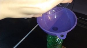 Она вылила уксус в унитаз: сантехники были в шоке!