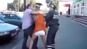 ГАИ  Конфликт пьяной девушки и ее парня с сотрудниками ДПС