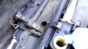 БМВ Е34 Доливаем антифриз в систему охлаждения BMW E34