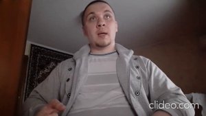 Нельзя протирать телефон  используя влажные салфетки)