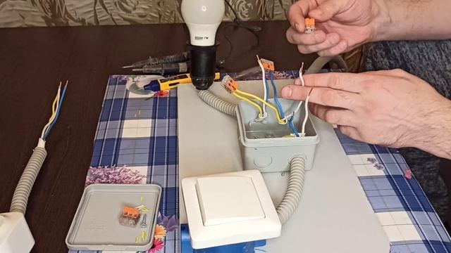 Схема подключения одноклавишного выключателя.Электрика для начинающих. смотреть онлайн