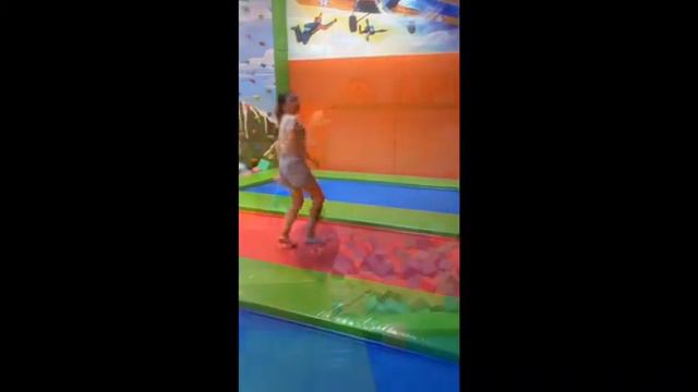 Батутный центр,,Карусель" смотреть онлайн