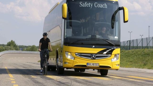 The Tourismo Safety Coach and his Brake Assist | Mercedes-Benz Buses смотреть онлайн