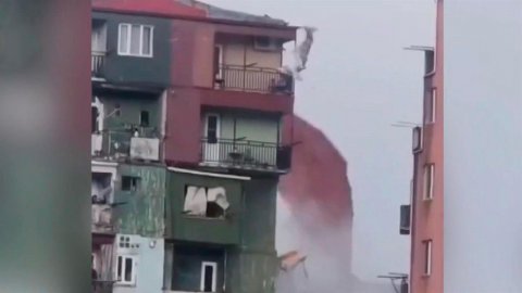Сильнейший ураган обрушился на грузинский курортный город Батуми