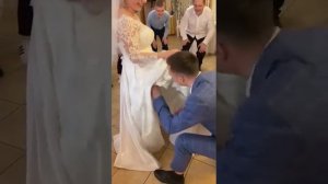 Снятие подвязки.Свадьба 2022