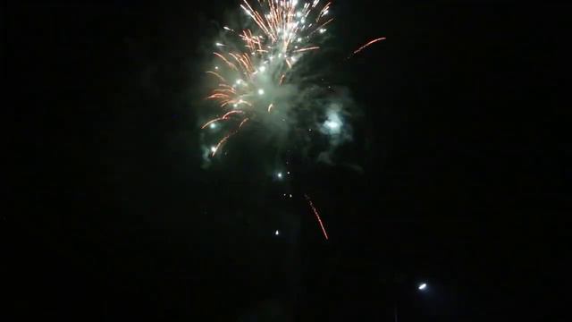 разнокалиберный салют "МегаХит" (57 залпов, калибр 1-1,2-1,4) смотреть онлайн