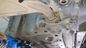 Замена заднего сайлентблока переднего рычага ,ХОНДА СТРИМ RN6 .