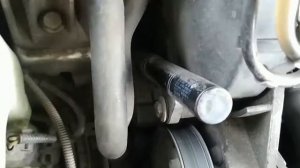 Меняем ролик натяжителя ремня генератора октавия