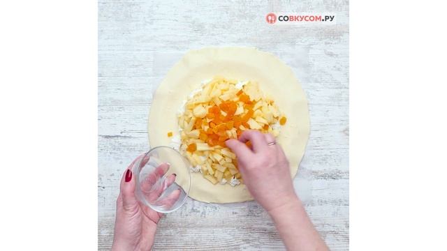 Открытый пирог с творогом, яблоками и курагой - Рецепты от Со Вкусом
