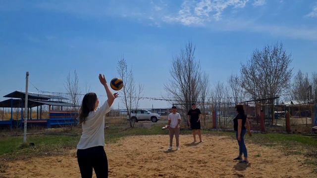 На природу всей семьёй. Шашлыки, озеро. смотреть онлайн