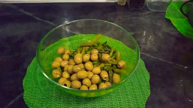 Простой салат со спаржевой фасолью