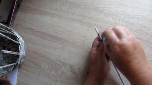 Большая ваза из газетных трубочек. Плетение из газетных трубочек