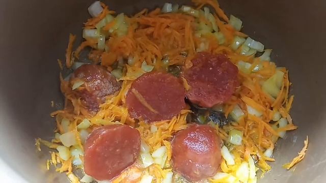 Тушеная капуста лучше всего получается в мультиварке и, если добавить к свежей немного квашеной.