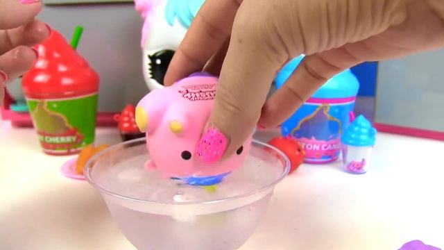 #СЮРПРИЗ СКВИШИ МЕНЯЮЩИЕ ЦВЕТ! Surprise Squishy Smooshy Mushy Color Changing Blind Bags - Play смотреть онлайн