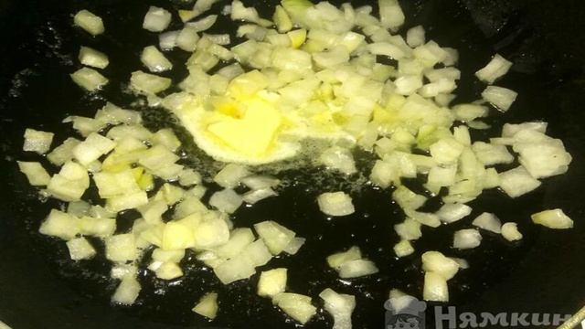 Картофельные зразы с отварным мясом на сковороде