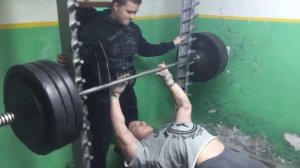 Макс Троян. Жим узким хватом. 160кг. 16 лет
