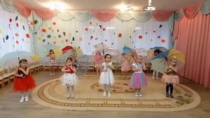 Танец с зонтиками | В руки зонтики мы взяли, по дорожке побежали